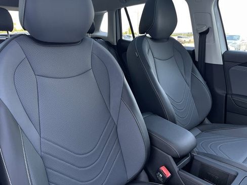 New 2025 Volkswagen Tiguan SE image 22