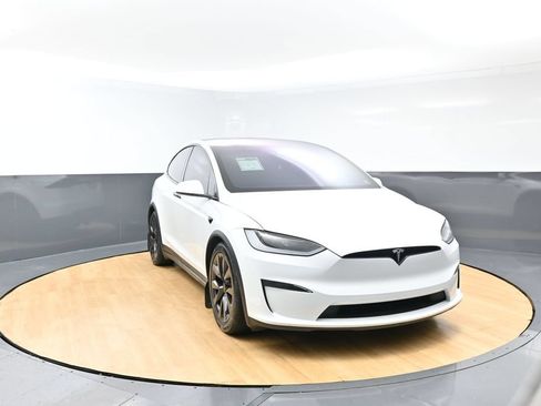 Used 2024 Tesla Model X AWD/4WD image 3
