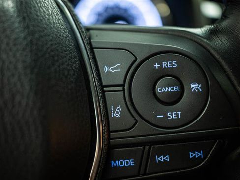 Used 2020 Toyota Camry SE w/ Carpet Mat Package FWD image 19