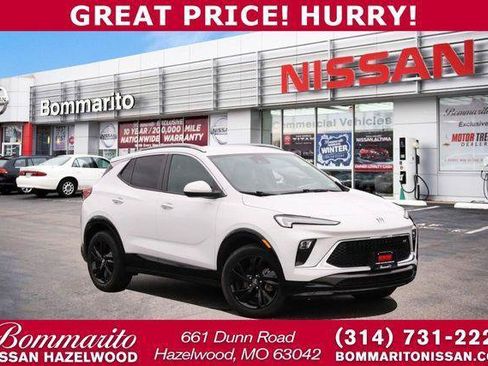 Used 2024 Buick Encore GX Sport Touring FWD image 1