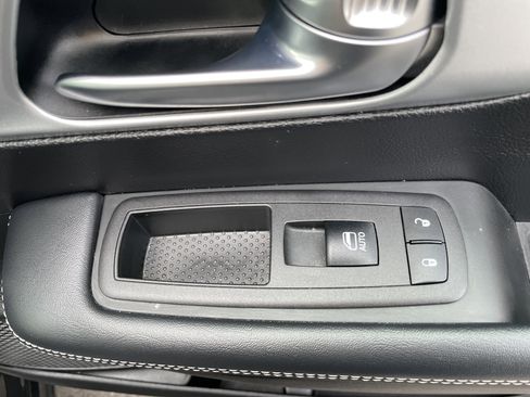 Used 2023 Chrysler Pacifica Touring-L w/ S Appearance Package image 12