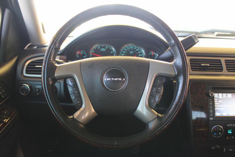 Used 2013 GMC Sierra 2500 Denali w/ Suspension Package, Off-Road AWD/4WD image 32