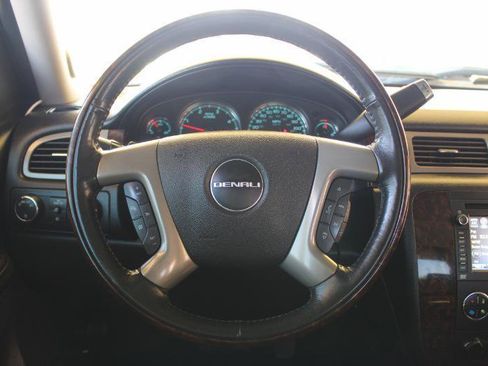 Used 2013 GMC Sierra 2500 Denali w/ Suspension Package, Off-Road AWD/4WD image 32