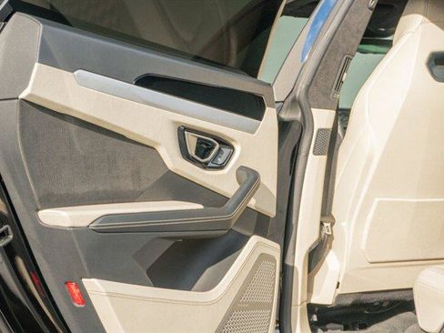 Used 2020 Lamborghini Urus image 63