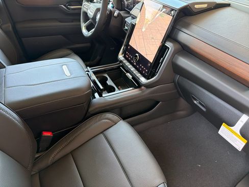 New 2026 GMC Yukon XL Denali w/ Denali Reserve Package RWD image 18