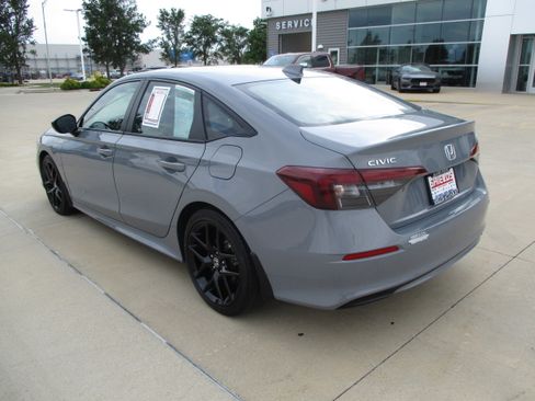 Used 2025 Honda Civic Sport image 4
