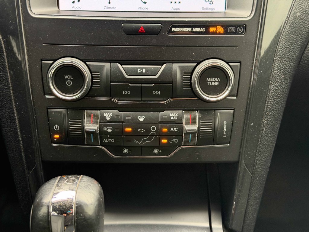 Used 2019 Ford Explorer XLT w/ Equipment Group 201A AWD/4WD image 33