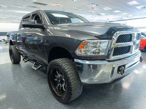 Used 2018 RAM 2500 Tradesman w/ Chrome Appearance Group AWD/4WD image 4