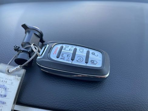 Used 2024 Chrysler Pacifica Touring-L image 21