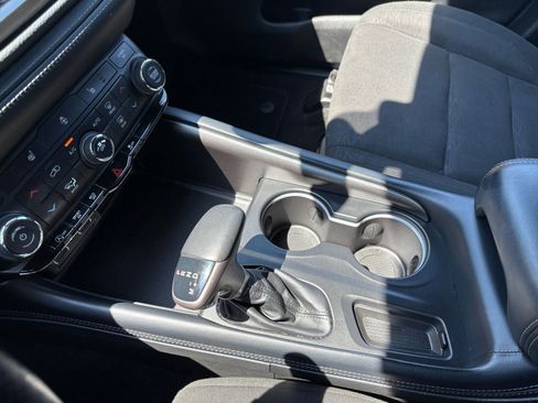 Used 2024 Dodge Durango SXT image 35