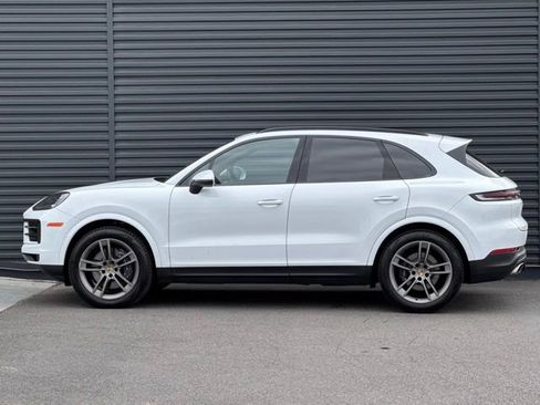 Used 2024 Porsche Cayenne AWD/4WD image 2