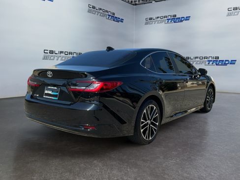 Used 2025 Toyota Camry XLE FWD image 5