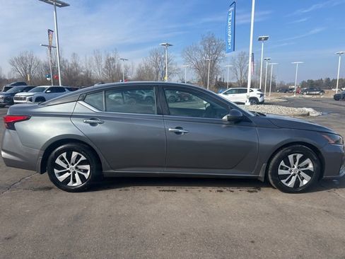 Used 2023 Nissan Altima 2.5 S image 4