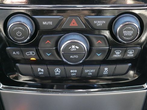 Used 2022 Jeep Grand Cherokee Laredo X image 21