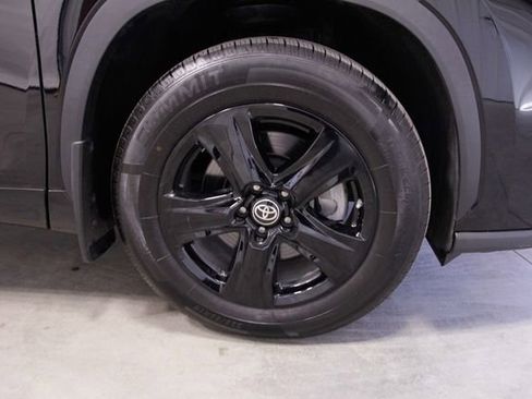 Used 2024 Toyota Highlander LE image 11