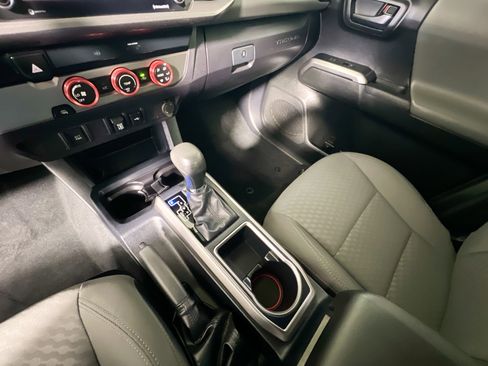 Used 2020 Toyota Tacoma SR5 image 25