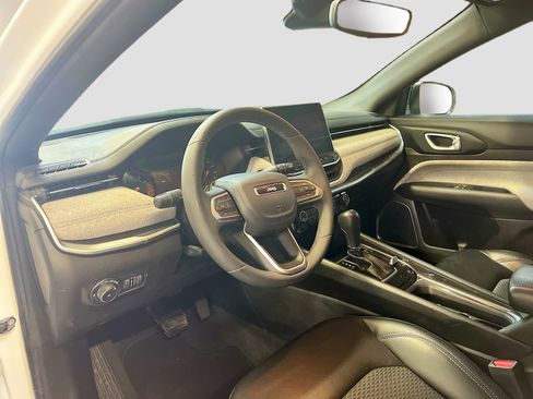 Used 2024 Jeep Compass Latitude w/ Altitude Special Edition image 9