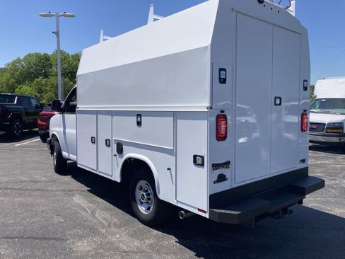 New 2024 GMC Savana 3500 w/ Power Convenience Package RWD image 11