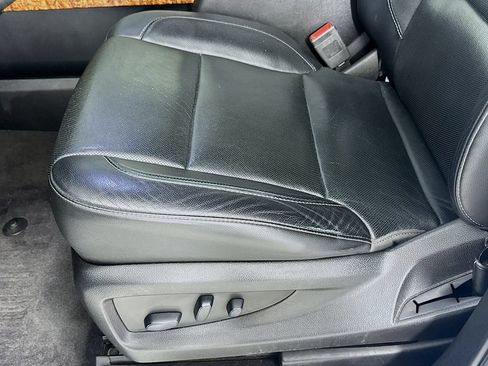 Used 2019 Chevrolet Suburban Premier AWD/4WD image 22
