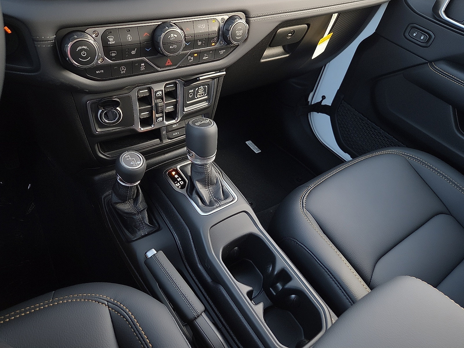 New 2027 Jeep Wrangler Unlimited Sahara AWD/4WD image 25