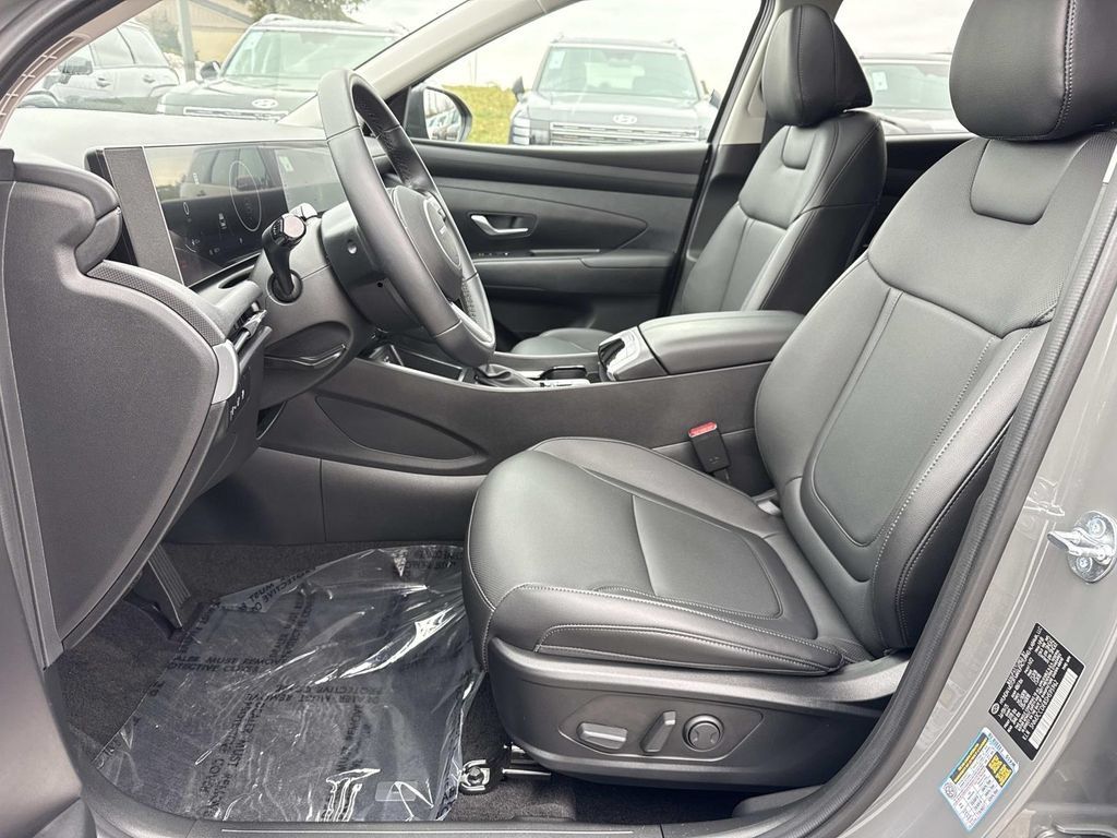Used 2025 Hyundai Tucson SEL AWD/4WD image 24