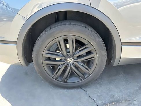 Used 2022 Volkswagen Tiguan SE R-Line AWD/4WD image 12