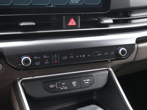 Used 2026 Kia Carnival FWD image 19
