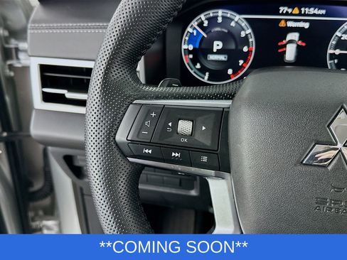 Used 2024 Mitsubishi Outlander SE image 12