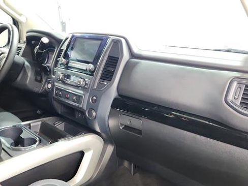 Used 2024 Nissan Titan SV w/ SV Convenience Package image 24