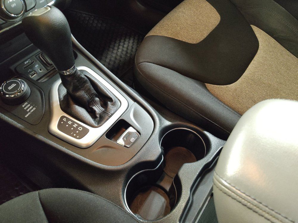 Used 2014 Jeep Cherokee Sport w/ Cold Weather Group AWD/4WD image 26
