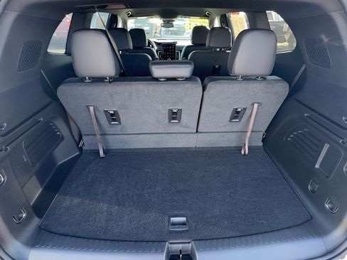 Used 2025 GMC Acadia Elevation w/ Elevation Premium Package image 5