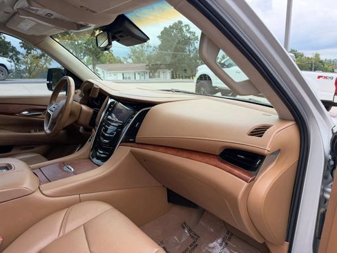 Used 2016 Cadillac Escalade Platinum AWD/4WD image 57