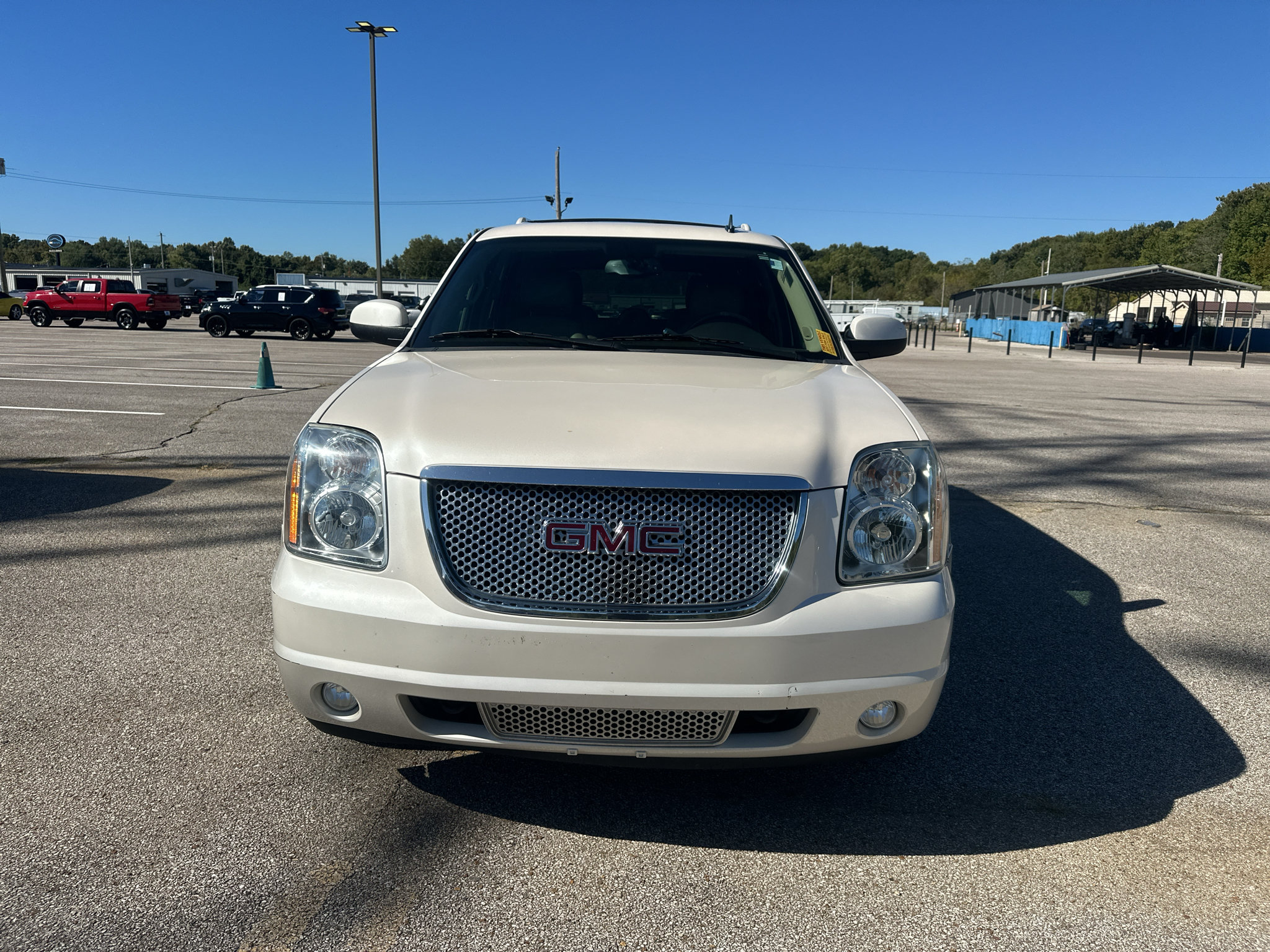 Used 2014 GMC Yukon Denali RWD image 7