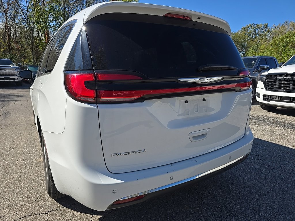 Used 2025 Chrysler Pacifica Select FWD image 5