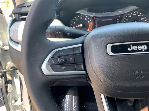 Used 2022 Jeep Compass Latitude FWD image 24