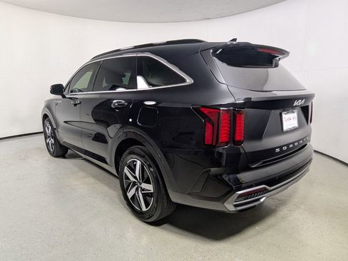 Used 2022 Kia Sorento S w/ Panoramic Sunroof Package image 5