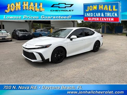 Used 2026 Toyota Camry SE FWD image 2
