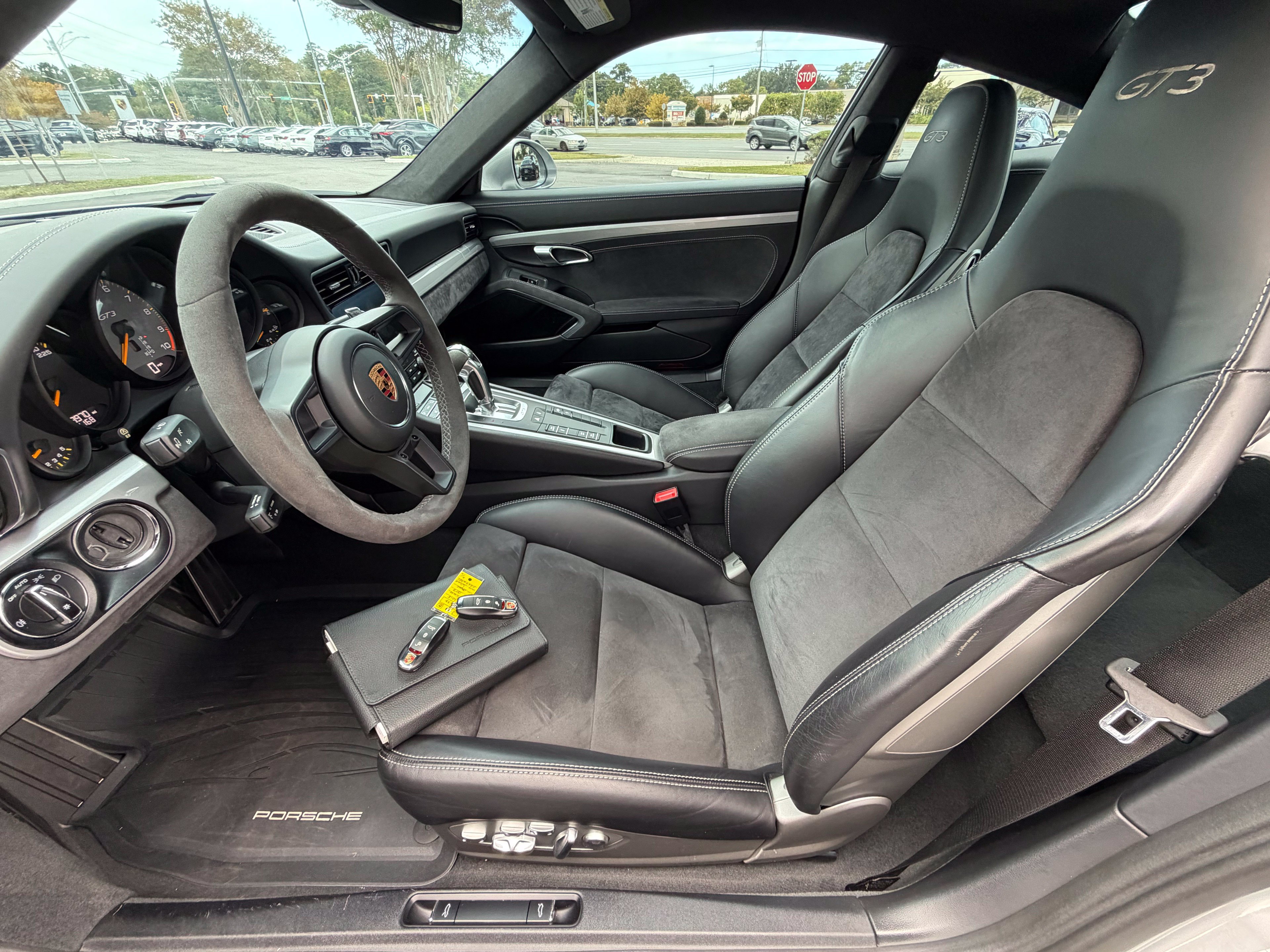 Used 2018 Porsche 911 GT3 RWD image 12