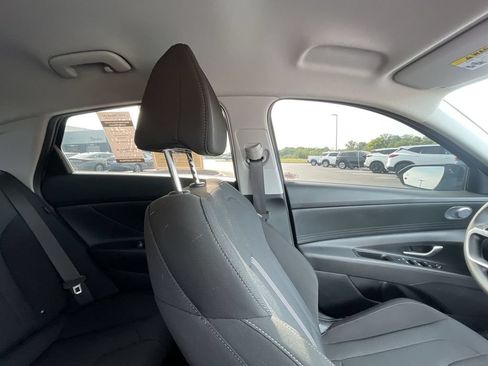 Used 2026 Hyundai Elantra SE FWD image 13