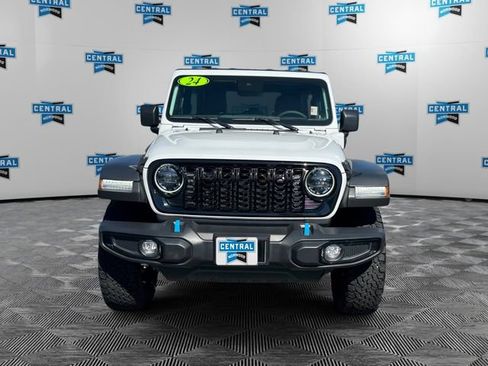 Used 2024 Jeep Wrangler Unlimited image 9