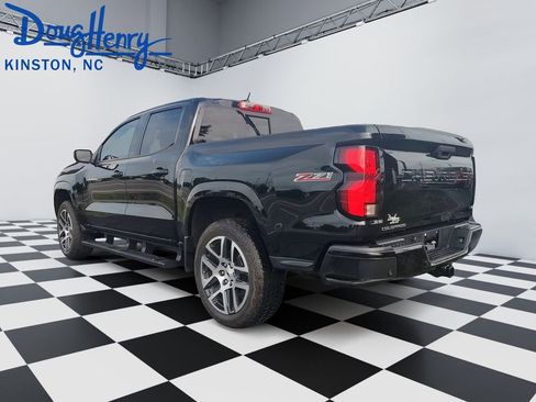 Used 2023 Chevrolet Colorado Z71 w/ Z71 Convenience Package 2 AWD/4WD image 3