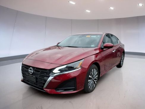 Used 2023 Nissan Altima 2.5 SV image 2