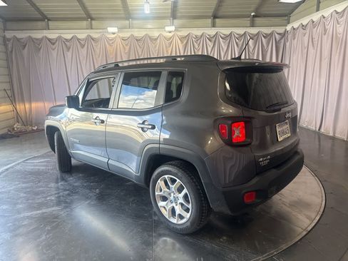 Used 2017 Jeep Renegade Latitude w/ Popular Equipment Group image 7