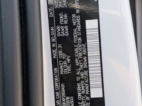 Used 2023 Volvo XC40 B5 Core image 28