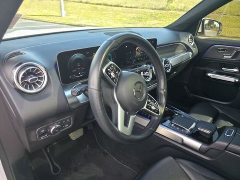 Used 2021 Mercedes-Benz GLB 250 4MATIC image 11