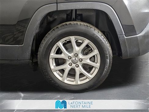 Used 2016 Jeep Cherokee Sport image 31