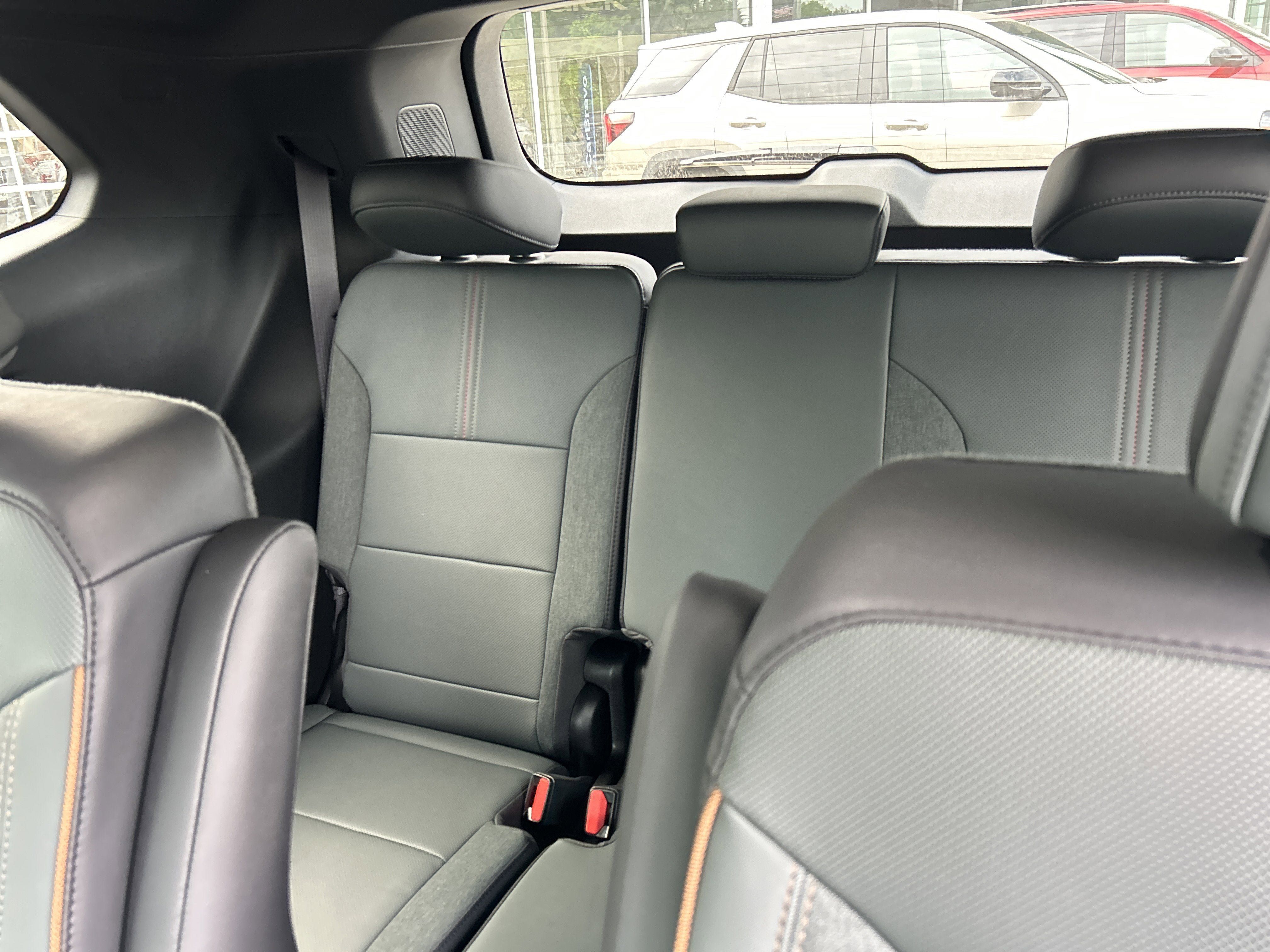 New 2026 GMC Acadia AT4 w/ Luxury Package AWD/4WD image 28