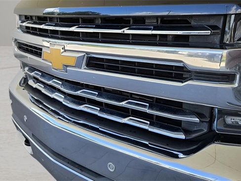 Used 2021 Chevrolet Silverado 1500 LTZ image 2