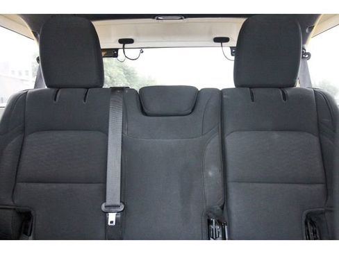 Used 2019 Jeep Wrangler Unlimited Sahara w/ Uconnect 4C Nav & Sound Group AWD/4WD image 13