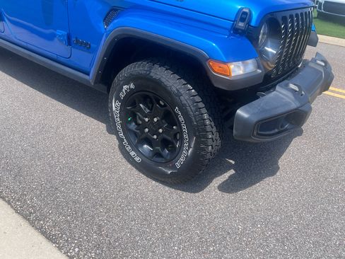 Used 2023 Jeep Gladiator Sport AWD/4WD image 11